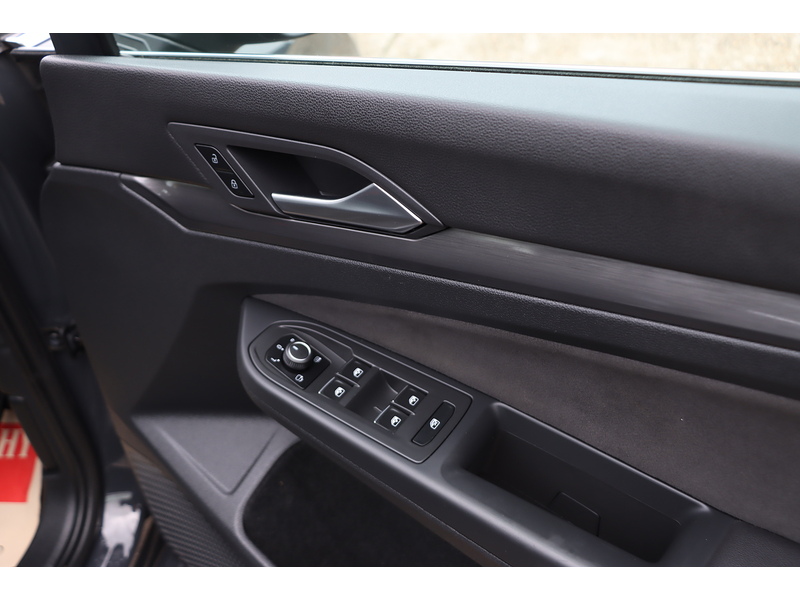 Volkswagen 1.5 TSI STYLE HATCHBACK 5DR PETROL MANUAL SAT NAV BLUETOOTH DAB STEREO APPLE CARPLAY PARKING AIDS 1 OWNER FROM NEW ONLY 61000 MILES FSH NO ULEZ CHARGE 72-74 Mitcham Road