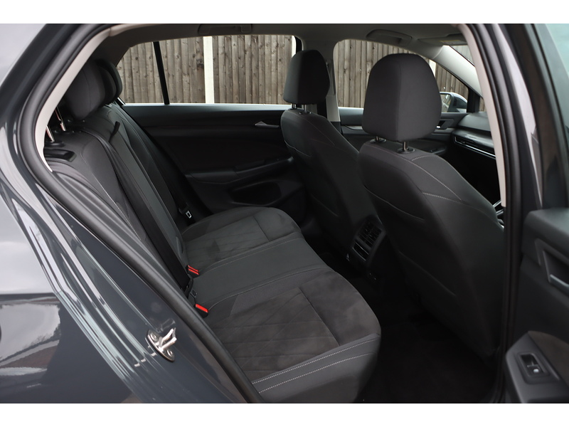 Volkswagen 1.5 TSI STYLE HATCHBACK 5DR PETROL MANUAL SAT NAV BLUETOOTH DAB STEREO APPLE CARPLAY PARKING AIDS 1 OWNER FROM NEW ONLY 61000 MILES FSH NO ULEZ CHARGE 72-74 Mitcham Road