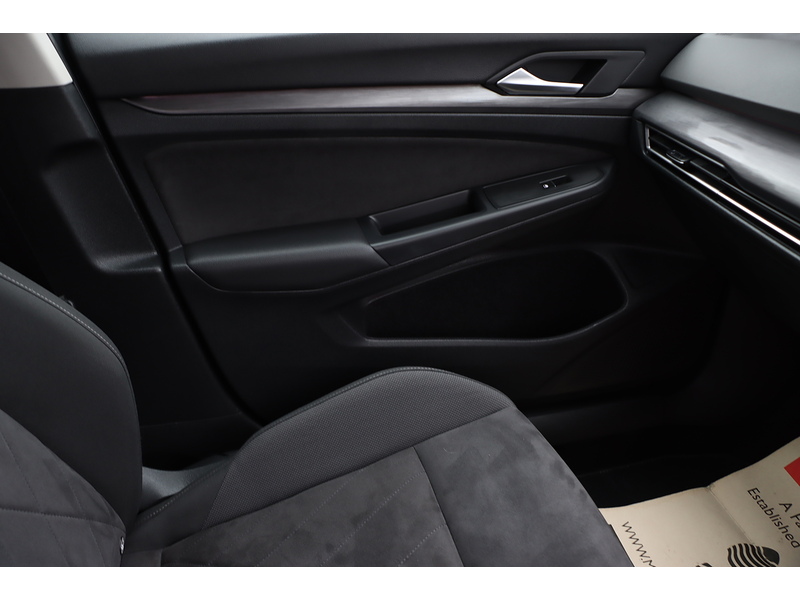 Volkswagen 1.5 TSI STYLE HATCHBACK 5DR PETROL MANUAL SAT NAV BLUETOOTH DAB STEREO APPLE CARPLAY PARKING AIDS 1 OWNER FROM NEW ONLY 61000 MILES FSH NO ULEZ CHARGE 72-74 Mitcham Road