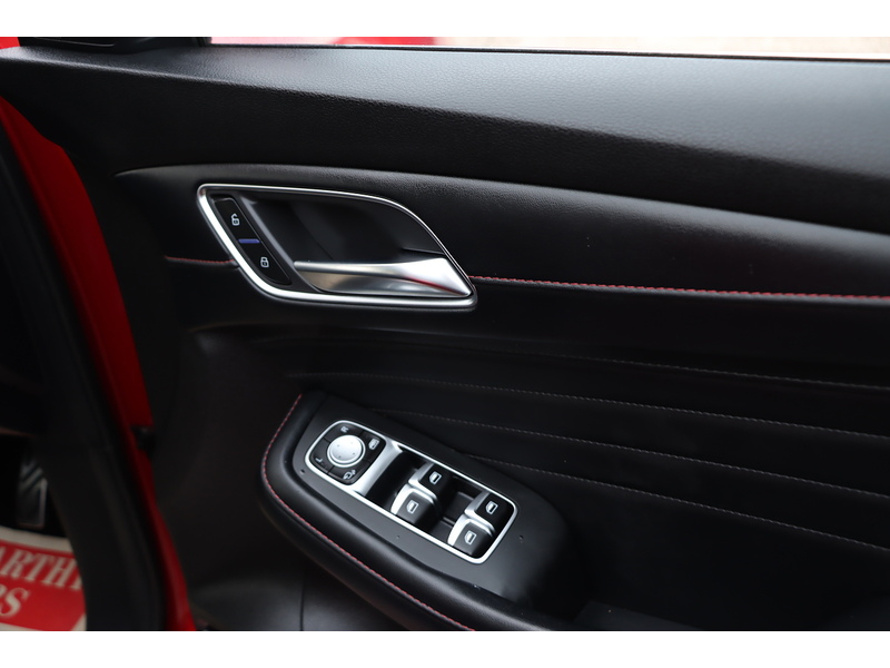 MG 1.5 T-GDI Exclusive SUV 5dr Petrol DCT Euro 6 (s/s) (162 ps) 72-74 Mitcham Road