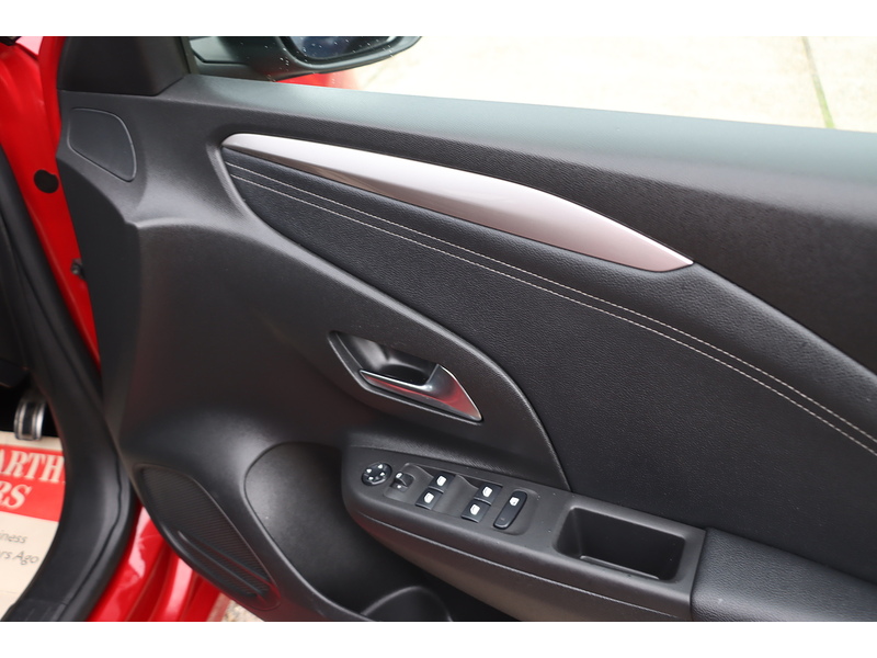 Vauxhall 1.2 TURBO SRI HATCHBACK 5DR PETROL MANUAL SAT NAV BLUETOOTH DAB STEREO APPLE CARPLAY ANDROID AUTO PARKING AIDS ONLY 40000 MILES SH NO ULEZ CHARGE 72-74 Mitcham Road