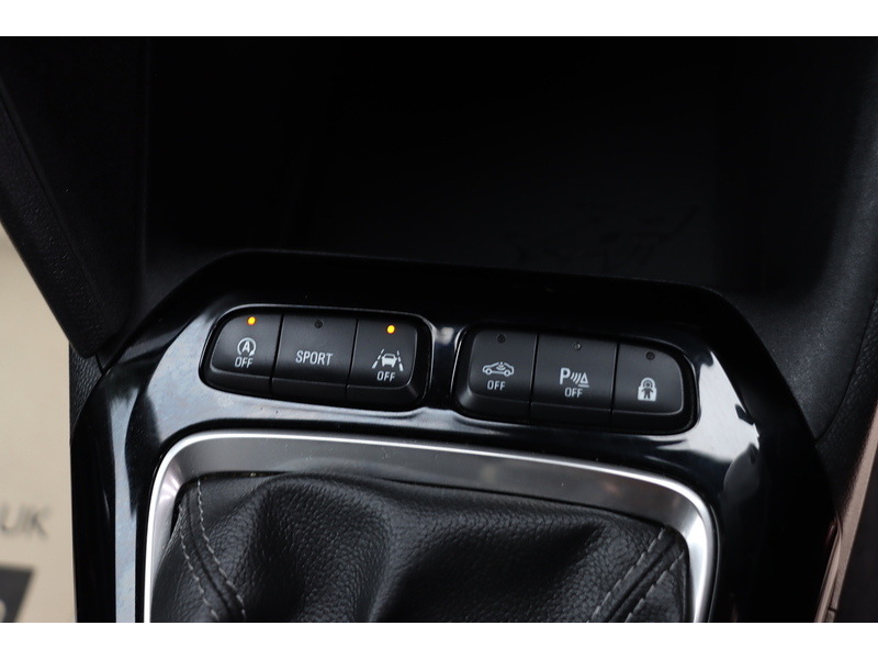 Vauxhall 1.2 TURBO SRI HATCHBACK 5DR PETROL MANUAL SAT NAV BLUETOOTH DAB STEREO APPLE CARPLAY ANDROID AUTO PARKING AIDS ONLY 40000 MILES SH NO ULEZ CHARGE 72-74 Mitcham Road