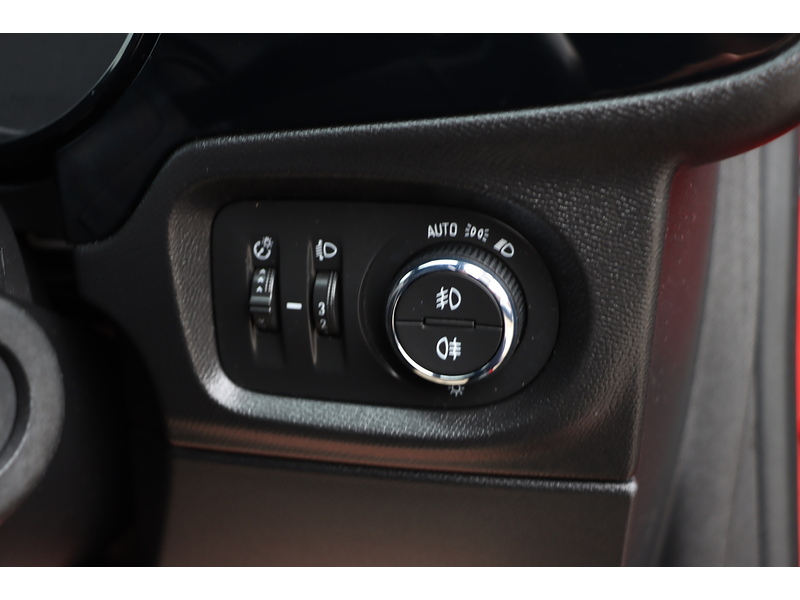 Vauxhall 1.2 TURBO SRI HATCHBACK 5DR PETROL MANUAL SAT NAV BLUETOOTH DAB STEREO APPLE CARPLAY ANDROID AUTO PARKING AIDS ONLY 40000 MILES SH NO ULEZ CHARGE 72-74 Mitcham Road