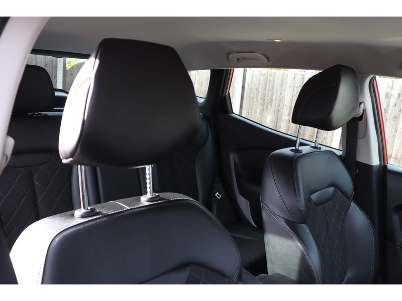 Renault 1.3 TCe Iconic SUV 5dr Petrol Manual Euro 6 (s/s) (160 ps) 72-74 Mitcham Road