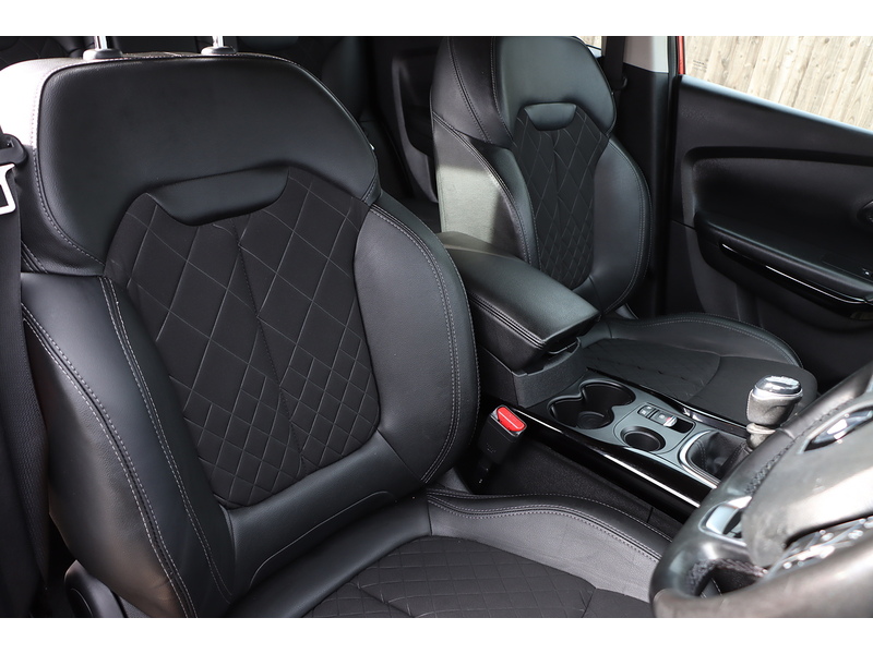 Renault 1.3 TCe Iconic SUV 5dr Petrol Manual Euro 6 (s/s) (160 ps) 72-74 Mitcham Road