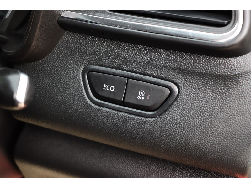 Renault 1.3 TCe Iconic SUV 5dr Petrol Manual Euro 6 (s/s) (160 ps) 72-74 Mitcham Road