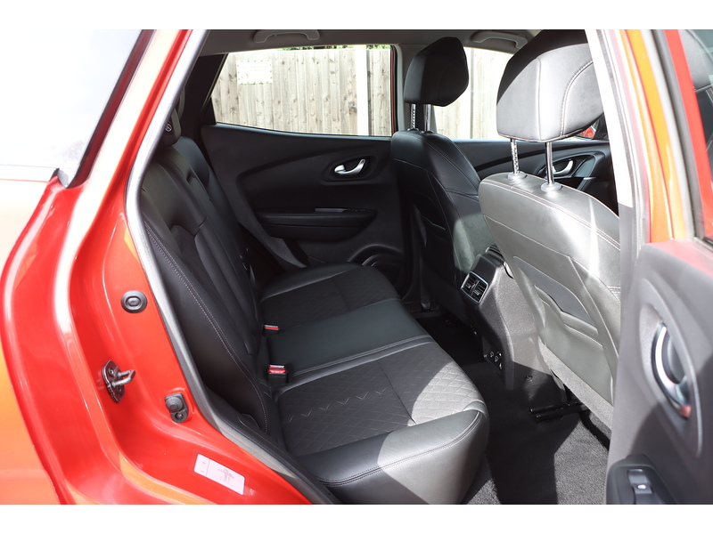 Renault 1.3 TCe Iconic SUV 5dr Petrol Manual Euro 6 (s/s) (160 ps) 72-74 Mitcham Road