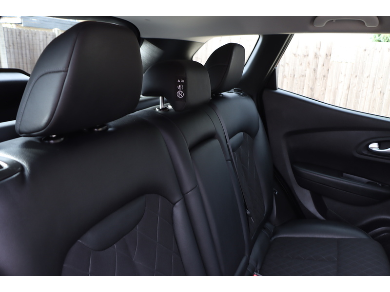 Renault 1.3 TCe Iconic SUV 5dr Petrol Manual Euro 6 (s/s) (160 ps) 72-74 Mitcham Road