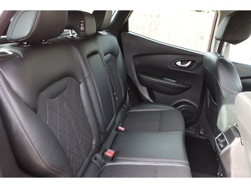 Renault 1.3 TCe Iconic SUV 5dr Petrol Manual Euro 6 (s/s) (160 ps) 72-74 Mitcham Road