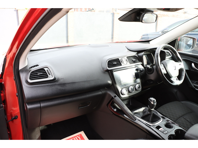 Renault 1.3 TCe Iconic SUV 5dr Petrol Manual Euro 6 (s/s) (160 ps) 72-74 Mitcham Road