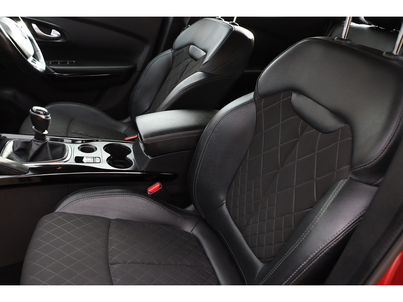 Renault 1.3 TCe Iconic SUV 5dr Petrol Manual Euro 6 (s/s) (160 ps) 72-74 Mitcham Road