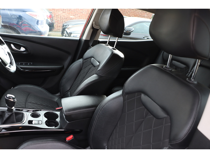 Renault 1.3 TCe Iconic SUV 5dr Petrol Manual Euro 6 (s/s) (160 ps) 72-74 Mitcham Road