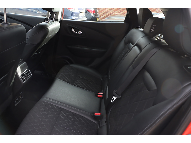 Renault 1.3 TCe Iconic SUV 5dr Petrol Manual Euro 6 (s/s) (160 ps) 72-74 Mitcham Road