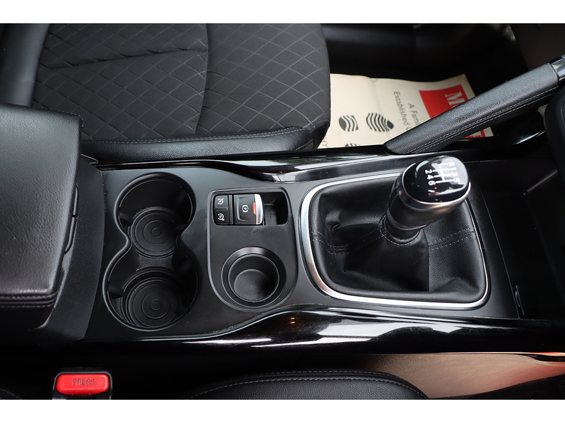 Renault 1.3 TCe Iconic SUV 5dr Petrol Manual Euro 6 (s/s) (160 ps) 72-74 Mitcham Road