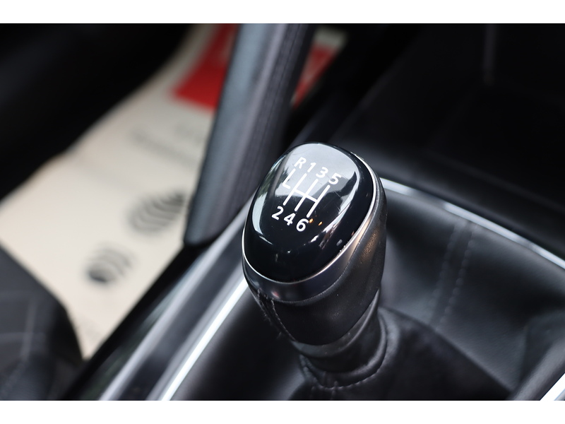 Renault 1.3 TCe Iconic SUV 5dr Petrol Manual Euro 6 (s/s) (160 ps) 72-74 Mitcham Road