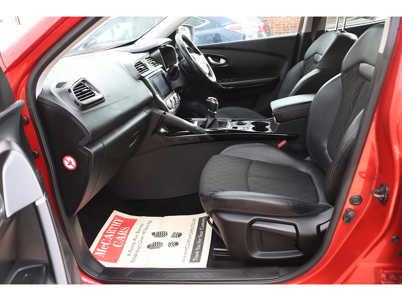 Renault 1.3 TCe Iconic SUV 5dr Petrol Manual Euro 6 (s/s) (160 ps) 72-74 Mitcham Road