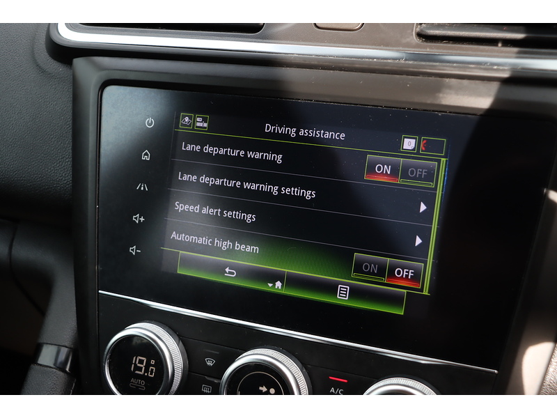 Renault 1.3 TCe Iconic SUV 5dr Petrol Manual Euro 6 (s/s) (160 ps) 72-74 Mitcham Road