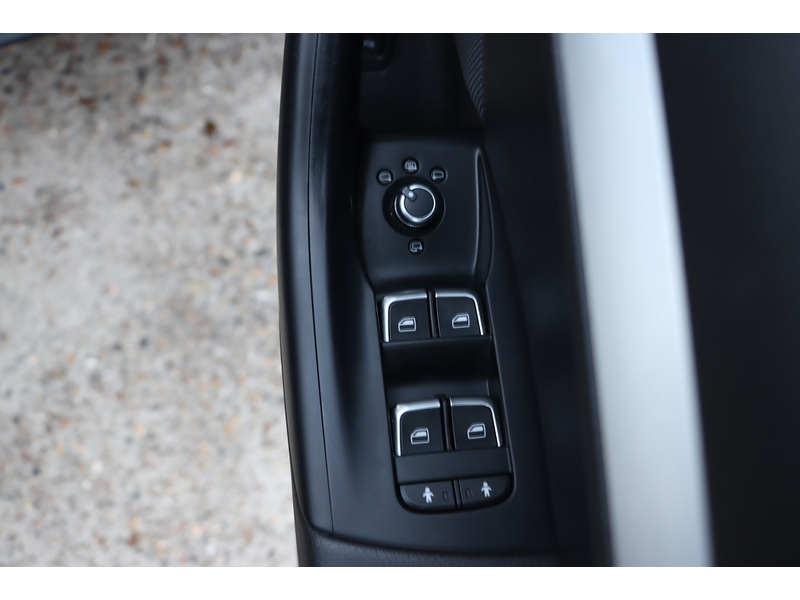 Audi 2.0 TFSI S line Plus SUV 5dr Petrol S Tronic quattro Euro 6 (s/s) (180 ps) 72-74 Mitcham Road