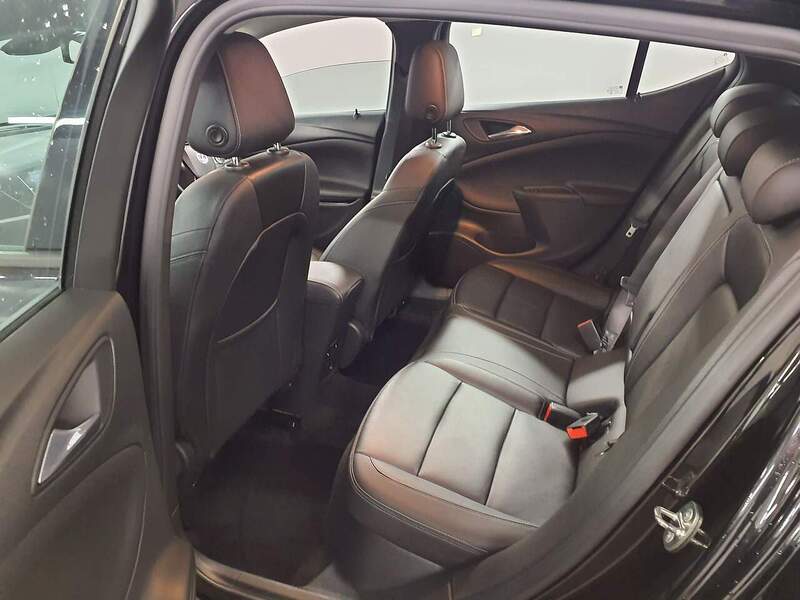 Vauxhall 1.6i Turbo GPF Elite Nav Hatchback 5dr Petrol Manual Euro 6 (s/s) (200 ps) 72-74 Mitcham Road