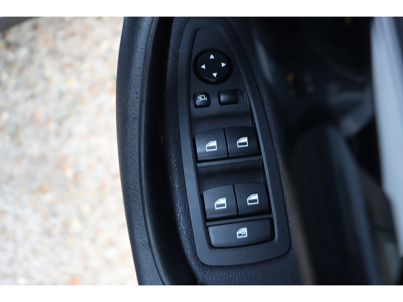 BMW 1.5 25E 10KWH M SPORT SUV 5DR PETROL PLUG-IN HYBRID XDRIVE AUTO HEATED SEATS SATNAV BLUETOOTH RADIO APPLE CARPLAY PARKING AIDS 2 OWNERS 33000 MILES SH 72-74 Mitcham Road