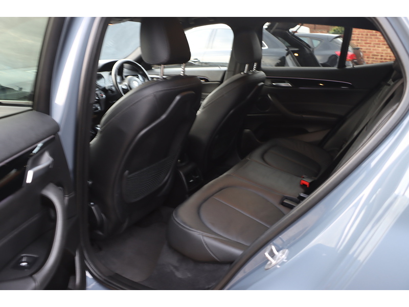 BMW 1.5 25E 10KWH M SPORT SUV 5DR PETROL PLUG-IN HYBRID XDRIVE AUTO HEATED SEATS SATNAV BLUETOOTH RADIO APPLE CARPLAY PARKING AIDS 2 OWNERS 33000 MILES SH 72-74 Mitcham Road