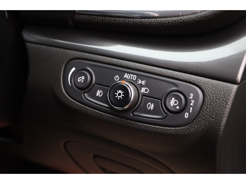 Vauxhall 1.4I TURBO ECOTEC ELITE SUV 5DR PETROL MANUAL HEATED SEATS SAT NAV BLUETOOTH DAB STEREO APPLE CARPLAY PARKING AIDS ONLY 71000 MILES FSH 9 SERVICES 72-74 Mitcham Road