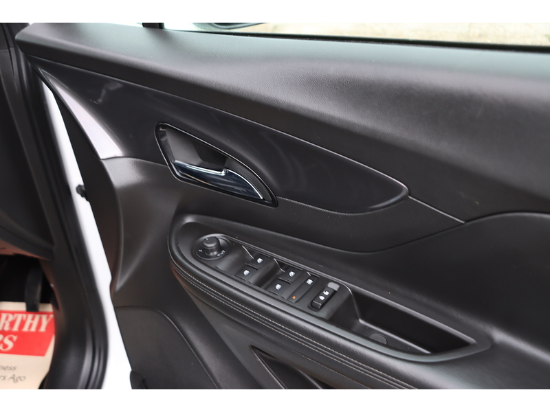 Vauxhall 1.4I TURBO ECOTEC ELITE SUV 5DR PETROL MANUAL HEATED SEATS SAT NAV BLUETOOTH DAB STEREO APPLE CARPLAY PARKING AIDS ONLY 71000 MILES FSH 9 SERVICES 72-74 Mitcham Road