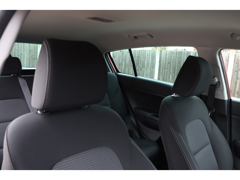 Kia 1.6 T-GDI 2 SUV 5DR PETROL AWD MANUAL HEATED SEATS SAT NAV DAB STEREO APPLE CARPLAY REAR CAMERA PARKING AIDS JUST 2 OWNERS 50000 MILES FSH 7 SERVICES 72-74 Mitcham Road