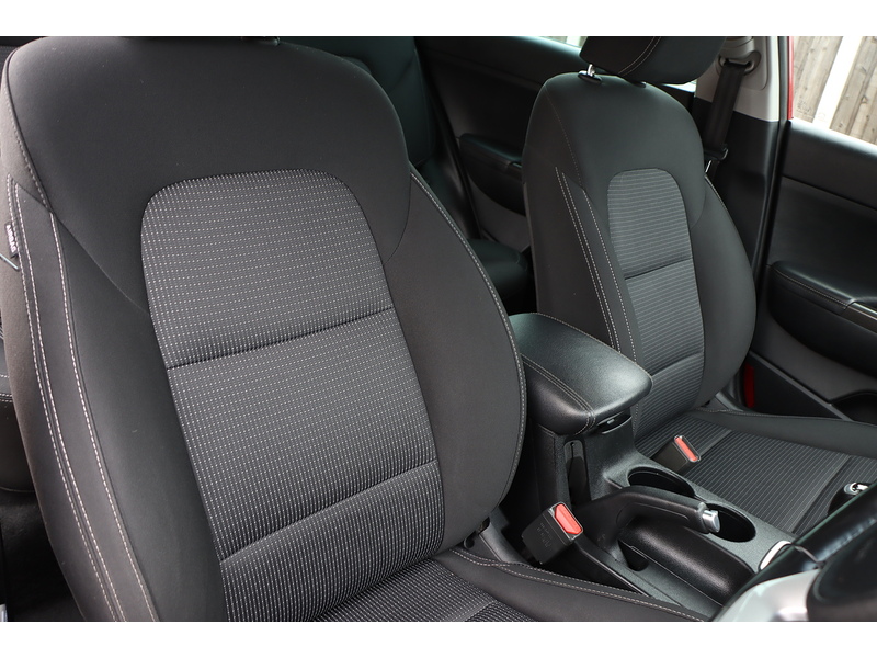 Kia 1.6 T-GDI 2 SUV 5DR PETROL AWD MANUAL HEATED SEATS SAT NAV DAB STEREO APPLE CARPLAY REAR CAMERA PARKING AIDS JUST 2 OWNERS 50000 MILES FSH 7 SERVICES 72-74 Mitcham Road