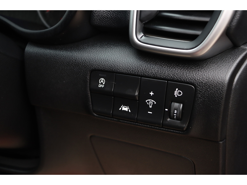 Kia 1.6 T-GDI 2 SUV 5DR PETROL AWD MANUAL HEATED SEATS SAT NAV DAB STEREO APPLE CARPLAY REAR CAMERA PARKING AIDS JUST 2 OWNERS 50000 MILES FSH 7 SERVICES 72-74 Mitcham Road