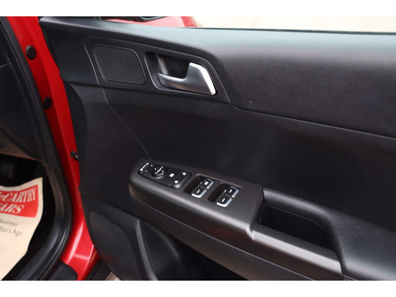 Kia 1.6 T-GDI 2 SUV 5DR PETROL AWD MANUAL HEATED SEATS SAT NAV DAB STEREO APPLE CARPLAY REAR CAMERA PARKING AIDS JUST 2 OWNERS 50000 MILES FSH 7 SERVICES 72-74 Mitcham Road