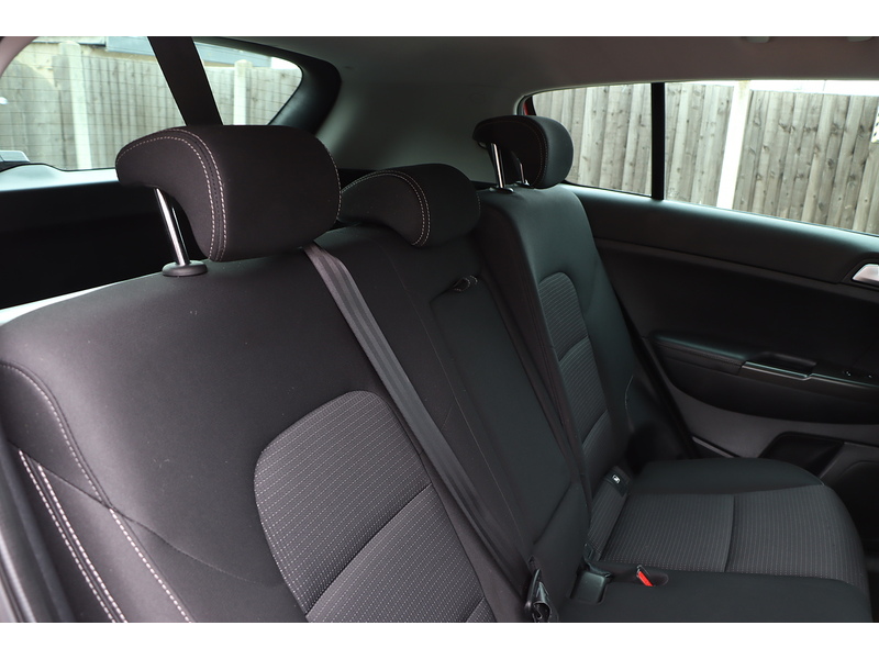 Kia 1.6 T-GDI 2 SUV 5DR PETROL AWD MANUAL HEATED SEATS SAT NAV DAB STEREO APPLE CARPLAY REAR CAMERA PARKING AIDS JUST 2 OWNERS 50000 MILES FSH 7 SERVICES 72-74 Mitcham Road