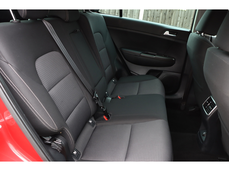 Kia 1.6 T-GDI 2 SUV 5DR PETROL AWD MANUAL HEATED SEATS SAT NAV DAB STEREO APPLE CARPLAY REAR CAMERA PARKING AIDS JUST 2 OWNERS 50000 MILES FSH 7 SERVICES 72-74 Mitcham Road