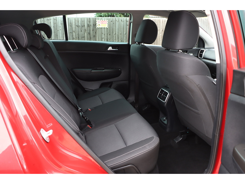 Kia 1.6 T-GDI 2 SUV 5DR PETROL AWD MANUAL HEATED SEATS SAT NAV DAB STEREO APPLE CARPLAY REAR CAMERA PARKING AIDS JUST 2 OWNERS 50000 MILES FSH 7 SERVICES 72-74 Mitcham Road