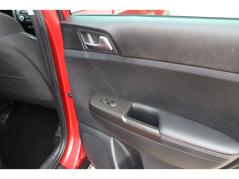 Kia 1.6 T-GDI 2 SUV 5DR PETROL AWD MANUAL HEATED SEATS SAT NAV DAB STEREO APPLE CARPLAY REAR CAMERA PARKING AIDS JUST 2 OWNERS 50000 MILES FSH 7 SERVICES 72-74 Mitcham Road