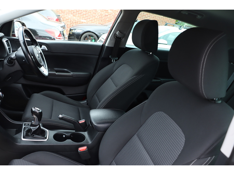 Kia 1.6 T-GDI 2 SUV 5DR PETROL AWD MANUAL HEATED SEATS SAT NAV DAB STEREO APPLE CARPLAY REAR CAMERA PARKING AIDS JUST 2 OWNERS 50000 MILES FSH 7 SERVICES 72-74 Mitcham Road