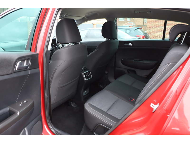 Kia 1.6 T-GDI 2 SUV 5DR PETROL AWD MANUAL HEATED SEATS SAT NAV DAB STEREO APPLE CARPLAY REAR CAMERA PARKING AIDS JUST 2 OWNERS 50000 MILES FSH 7 SERVICES 72-74 Mitcham Road