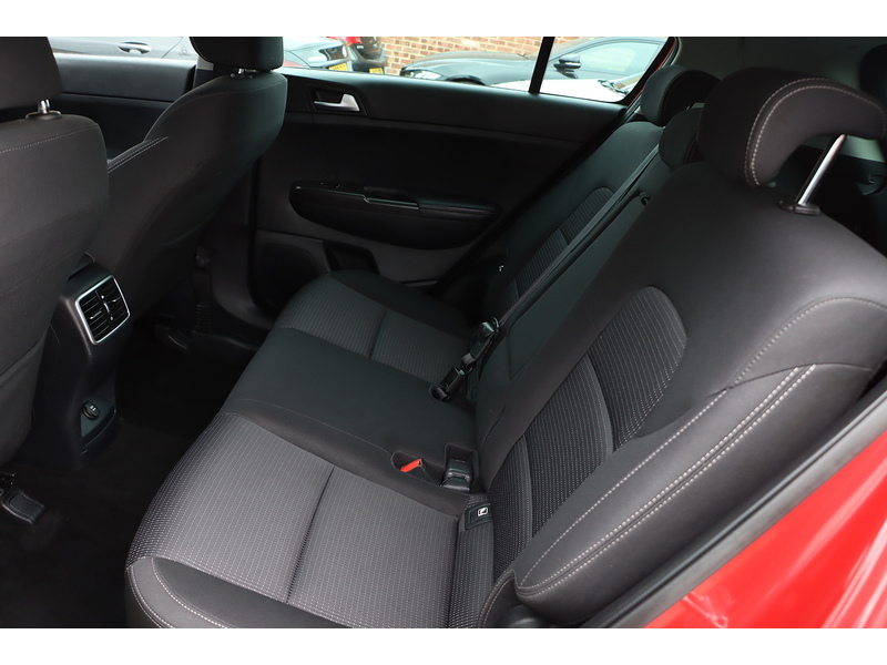 Kia 1.6 T-GDI 2 SUV 5DR PETROL AWD MANUAL HEATED SEATS SAT NAV DAB STEREO APPLE CARPLAY REAR CAMERA PARKING AIDS JUST 2 OWNERS 50000 MILES FSH 7 SERVICES 72-74 Mitcham Road