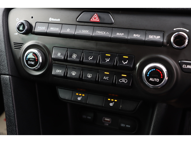 Kia 1.6 T-GDI 2 SUV 5DR PETROL AWD MANUAL HEATED SEATS SAT NAV DAB STEREO APPLE CARPLAY REAR CAMERA PARKING AIDS JUST 2 OWNERS 50000 MILES FSH 7 SERVICES 72-74 Mitcham Road