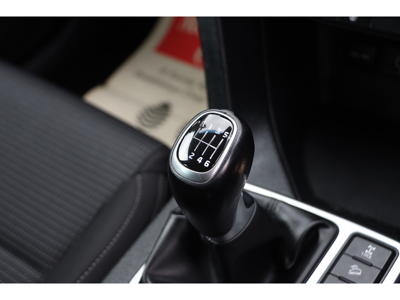 Kia 1.6 T-GDI 2 SUV 5DR PETROL AWD MANUAL HEATED SEATS SAT NAV DAB STEREO APPLE CARPLAY REAR CAMERA PARKING AIDS JUST 2 OWNERS 50000 MILES FSH 7 SERVICES 72-74 Mitcham Road