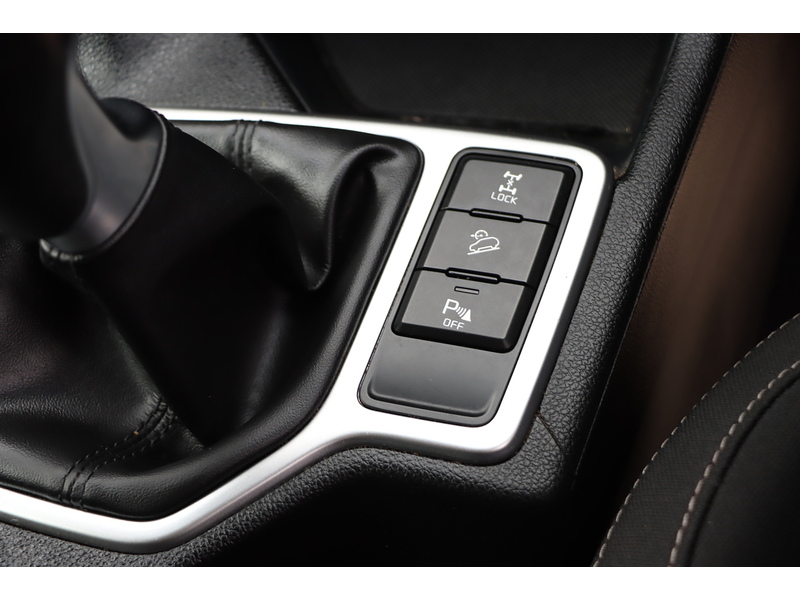 Kia 1.6 T-GDI 2 SUV 5DR PETROL AWD MANUAL HEATED SEATS SAT NAV DAB STEREO APPLE CARPLAY REAR CAMERA PARKING AIDS JUST 2 OWNERS 50000 MILES FSH 7 SERVICES 72-74 Mitcham Road