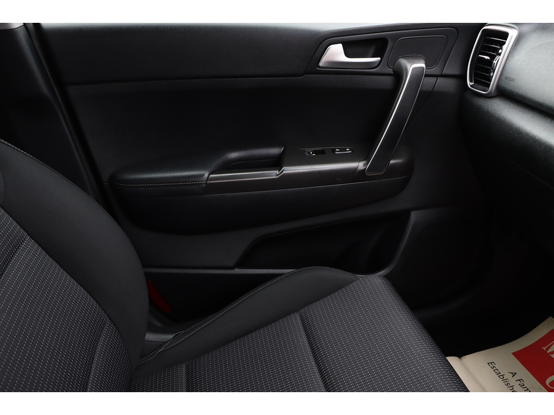 Kia 1.6 T-GDI 2 SUV 5DR PETROL AWD MANUAL HEATED SEATS SAT NAV DAB STEREO APPLE CARPLAY REAR CAMERA PARKING AIDS JUST 2 OWNERS 50000 MILES FSH 7 SERVICES 72-74 Mitcham Road