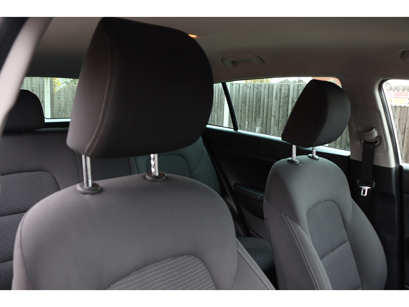 Kia 1.6 GDI 2 SUV 5DR PETROL MANUAL SATNAV BLUETOOTH DAB STEREO APPLE CARPLAY REAR CAMERA PARKING AIDS 2 OWNERS SAME OWNER FOR 6 YEARS ONLY 36000 MILES SH 72-74 Mitcham Road