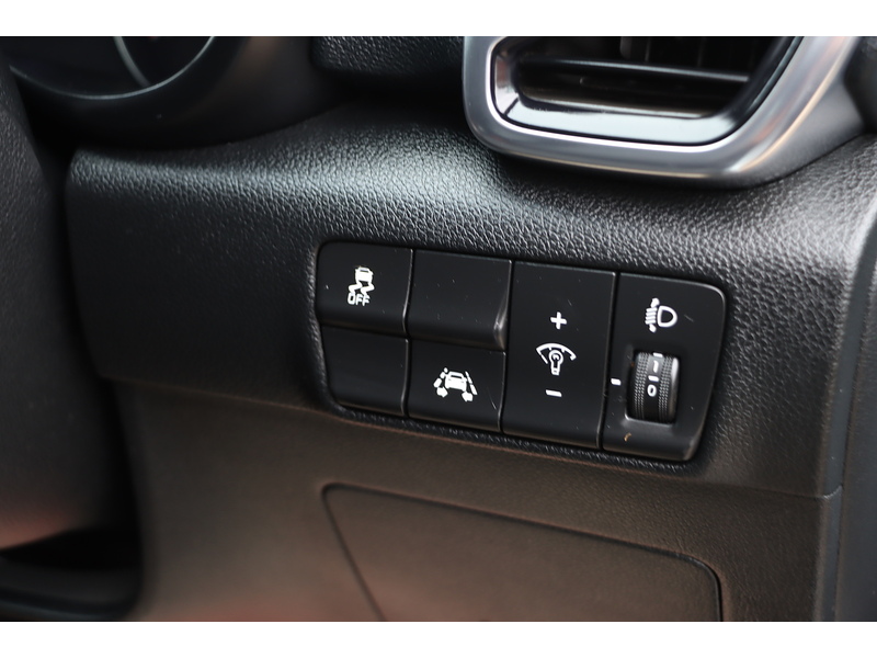 Kia 1.6 GDI 2 SUV 5DR PETROL MANUAL SATNAV BLUETOOTH DAB STEREO APPLE CARPLAY REAR CAMERA PARKING AIDS 2 OWNERS SAME OWNER FOR 6 YEARS ONLY 36000 MILES SH 72-74 Mitcham Road