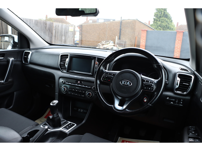 Kia 1.6 GDI 2 SUV 5DR PETROL MANUAL SATNAV BLUETOOTH DAB STEREO APPLE CARPLAY REAR CAMERA PARKING AIDS 2 OWNERS SAME OWNER FOR 6 YEARS ONLY 36000 MILES SH 72-74 Mitcham Road