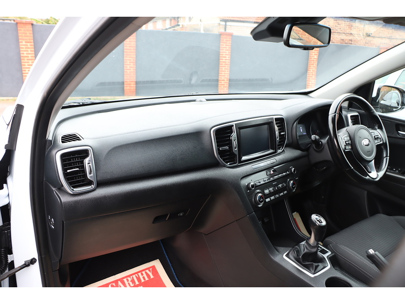 Kia 1.6 GDI 2 SUV 5DR PETROL MANUAL SATNAV BLUETOOTH DAB STEREO APPLE CARPLAY REAR CAMERA PARKING AIDS 2 OWNERS SAME OWNER FOR 6 YEARS ONLY 36000 MILES SH 72-74 Mitcham Road