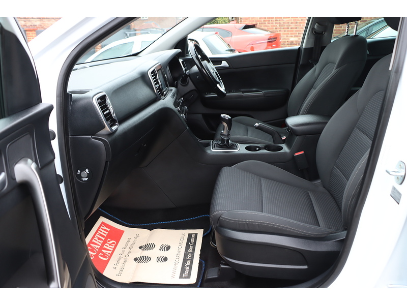 Kia 1.6 GDI 2 SUV 5DR PETROL MANUAL SATNAV BLUETOOTH DAB STEREO APPLE CARPLAY REAR CAMERA PARKING AIDS 2 OWNERS SAME OWNER FOR 6 YEARS ONLY 36000 MILES SH 72-74 Mitcham Road