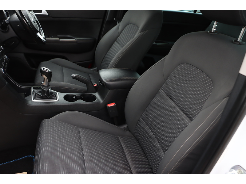 Kia 1.6 GDI 2 SUV 5DR PETROL MANUAL SATNAV BLUETOOTH DAB STEREO APPLE CARPLAY REAR CAMERA PARKING AIDS 2 OWNERS SAME OWNER FOR 6 YEARS ONLY 36000 MILES SH 72-74 Mitcham Road