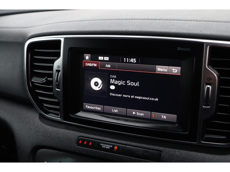 Kia 1.6 GDI 2 SUV 5DR PETROL MANUAL SATNAV BLUETOOTH DAB STEREO APPLE CARPLAY REAR CAMERA PARKING AIDS 2 OWNERS SAME OWNER FOR 6 YEARS ONLY 36000 MILES SH 72-74 Mitcham Road