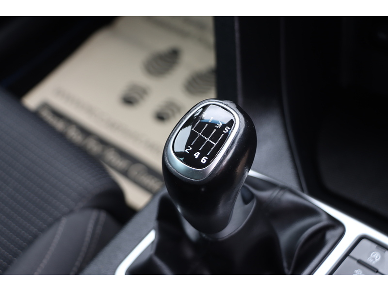 Kia 1.6 GDI 2 SUV 5DR PETROL MANUAL SATNAV BLUETOOTH DAB STEREO APPLE CARPLAY REAR CAMERA PARKING AIDS 2 OWNERS SAME OWNER FOR 6 YEARS ONLY 36000 MILES SH 72-74 Mitcham Road